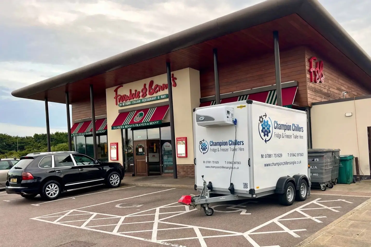 Champion Chillers fridge and freezer trailer hire unit parked outside a Frankie & Benny's for commercial refrigeration cover.